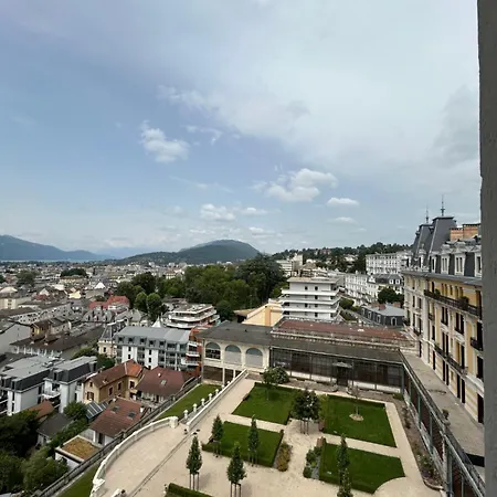 Dans Ancien Palace Le Bernascon