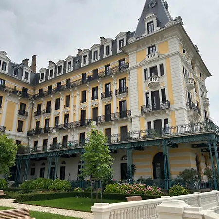 Dans Ancien Palace Le Bernascon Aix-les-Bains