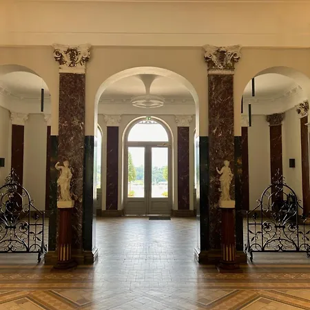 Dans Ancien Palace Le Bernascon Lägenhet *